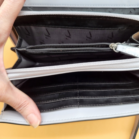 Simply Vera Vera Wang Cute Crossbody Bag, Purple & White Swirl Color, NWOT - Picture 5 of 5